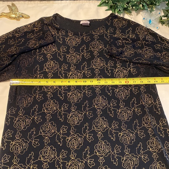 Epic USA Gold Rose Trace Design on Black Maxi Skirt with Back Split - Picture 14 of 16